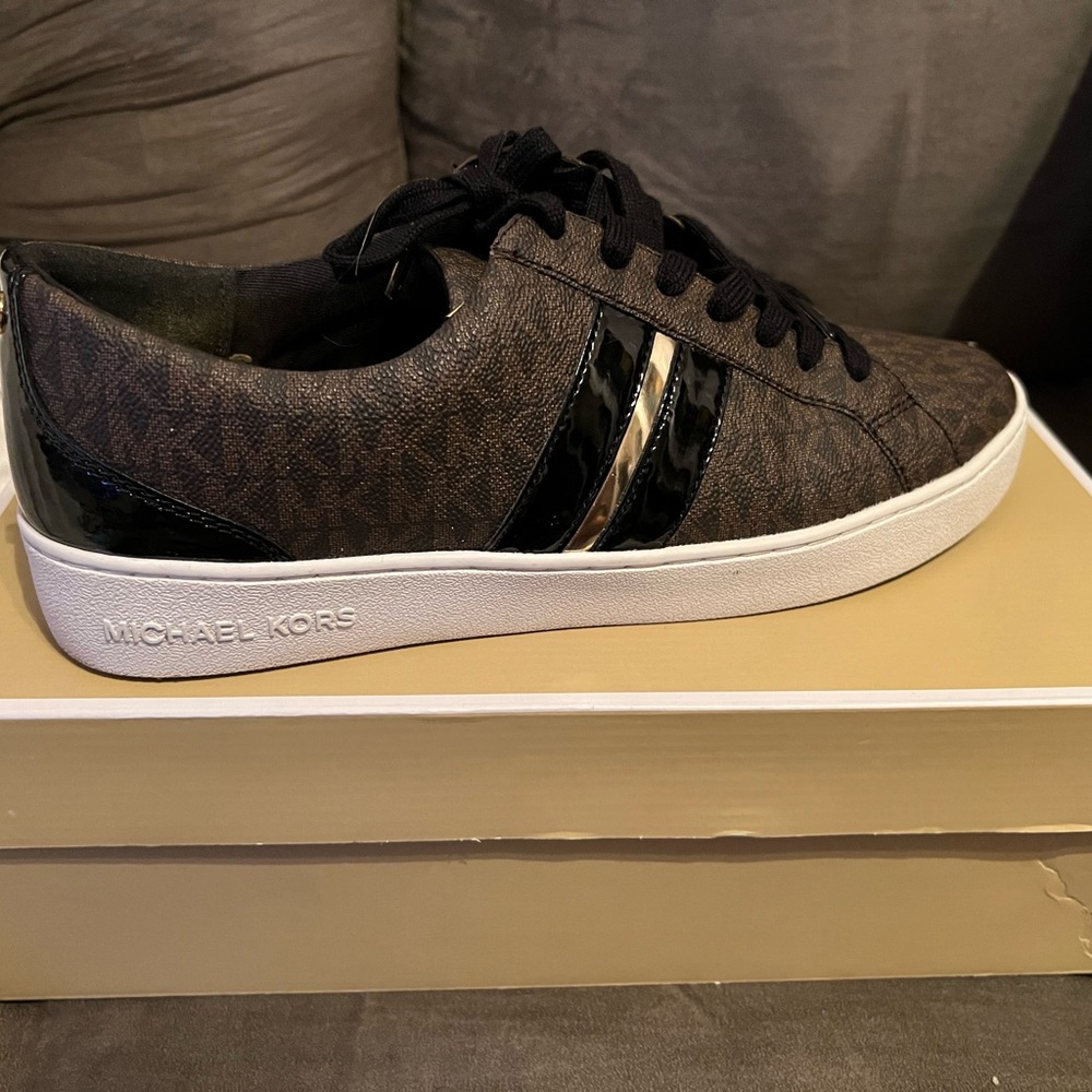 Michael Kors Catelyn Stripe Lace Up *Size 10*